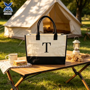 Sac fourre-tout en toile crème avec panneau inférieur noir, imprimé monogramme lettre T, poignée noire, structuré, pour femme, usage quotidien et professionnel - Product Image 2