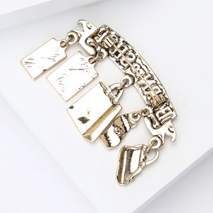 Nouvelle Broche Tendance en Alliage de Zinc Plaqué Or 14K, Design Créatif et Personnalisé pour Mariage, Fête, et Passionnées de Mode, pour Vêtements Féminins - Product Image 3