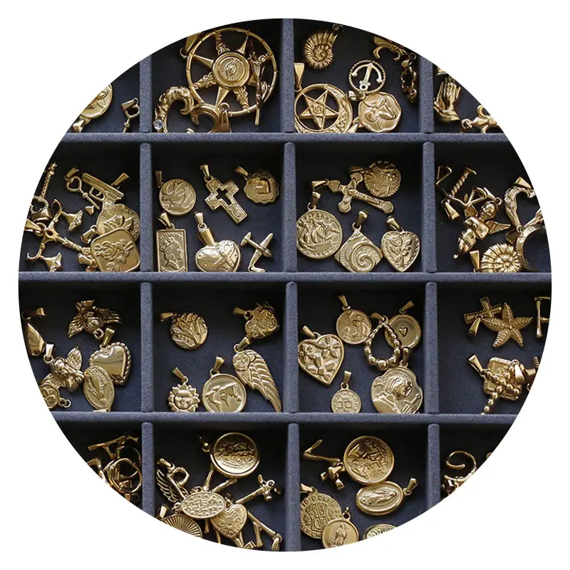 قلادة فاخرة بالجملة من الذهب والفولاذ المقاوم للصدأ على شكل قلب متدلية مجوهرات عصرية جذابة للعملات المعدنية لصنع المجوهرات