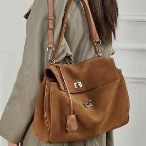 Sac fourre-tout Rodeo pour femme en cuir véritable, cuir de vachette givré, sensation haut de gamme, grande capacité, bandoulière, motif uni tendance - Product Image 2