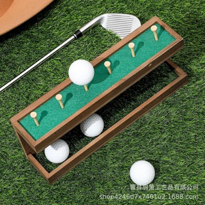 Support de rangement double couche en bois pour balles de golf, pour usage intérieur avec tapis vert et emplacements pour tees - Product Image 1