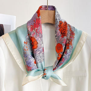 Petit foulard carré en paisley pour femmes, foulard élégant et léger pour toutes les saisons, accessoire de mode - Product Image 3