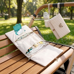 Sac de rangement pliable en coton pour couches, motif ours mignon, organisateur portable résistant à l'eau pour maman et bébé, sac de toilette suspendu - Product Image 1