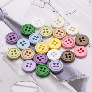 Boutons en résine crème plaquée de 11 mm, strass faits à la main, 4 trous, accessoires de couture pour vêtements, style simple et coloré, en stock - Product Image 5