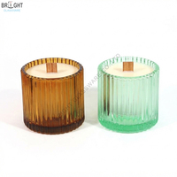 Bouteilles en verre à rayures verticales gaufrées de luxe, pots à bougies en verre vides avec couvercles pour la décoration de la maison