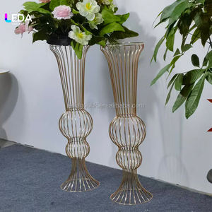 Soporte de Flores Grande con Marco Metálico LEDA, Centro de Mesa Decorativo para Bodas y Eventos - Product Image 1