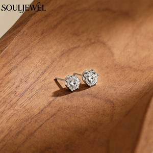 Boucles d'oreilles clous en argent 925 plaqué rhodium avec moissanite certifiée GRA, sertissage floral à six griffes de précision, conçues pour un port intemporel - Product Image 1