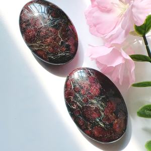 Piedra de Granate Pulida Natural en Forma Ovalada para Decoración del Hogar y Regalos Navideños - Product Image 5