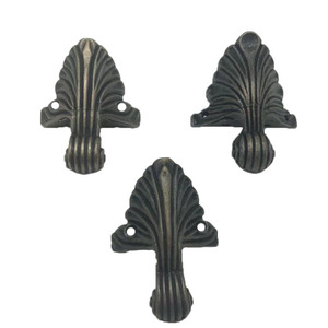 Protectores de esquinas de aleación de zinc, orificio de 20 mm, diseño tradicional, duraderos para embalaje, muebles, cajas de joyería - Product Image 1