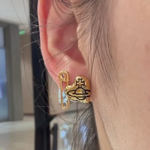 Broche de circonita con forma de mariposa, estilo punk, chapado en oro, de alta calidad, con diseño de Saturno y amor, que combina con todo, para mujer, estilo Western Empress Dowager - Product Image 4