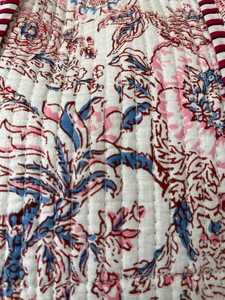 Bolso de Mano Acolchado de Algodón, Elegante, con Estampados de Bloques Inspirados en la Herencia, para Viajes y Compras - Product Image 5