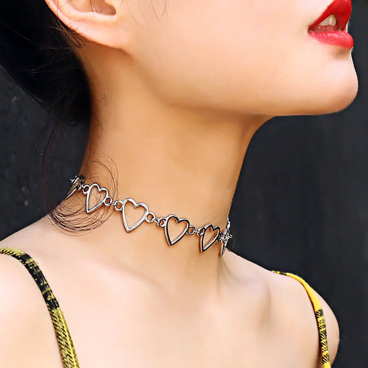 Unique Fashion Alloy Heart-shaped Choker Necklaces For Women New Metal Collar Gothic Jewelry Silver Plated Hollow Out Chokers