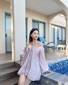 Robe décontractée rose OEM/ODM à col en V et manches bouffantes, avec nœud, 100 % polyester, taille ample - Product Image 6