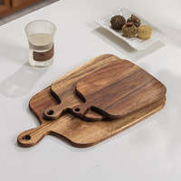 Plateau de service rectangulaire en bois d'acacia de style occidental avec poignée pour viande, pain, pizza et fruits