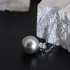 Collier pendentif en or inaltérable avec chaîne, en acier inoxydable fin plaqué or 18 carats, perle d'eau douce, luxe pour femme - Product Image 4