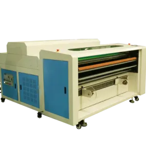 Machine de revêtement UV pour étiquettes, rouleau à rouleau, machine de revêtement UV hors ligne pour produits de haute qualité