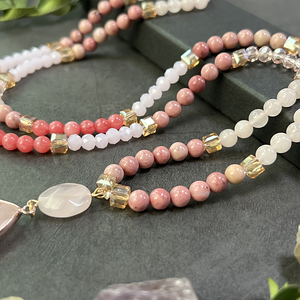 Collana dell'<span class=keywords><strong>Amore</strong></span> per Sé Stessi, Collana Artigianale con Cristalli Naturali di Petalite Rosa e Quarzo Rosa, Collana con Ciondolo Sfaccettato in Pietra dell'<span class=keywords><strong>Amore</strong></span> - Product Image 3