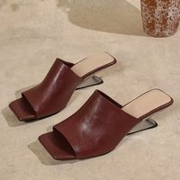 Chaussons rétro pour femmes 6004 à talon incliné, style cool pour l'extérieur, nouveau style d'été, talon épais, bout carré, chaussures ouvertes pour femmes