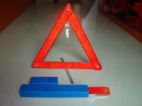 Le dernier kit automatique populaire de couleur rouge comprend un gilet de sécurité triangulaire d'avertissement d'extincteur et un kit d'assistance routière