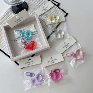 Llavero de Plástico en Forma de Corazón, Regalos Promocionales, Adorno para Bolsos, Decoraciones para Teléfonos en Varios Colores, Colgante de Corazón 3D, Llaveros de Acrílico Transparente - Product Image 2
