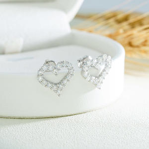 गर्म बिक्री s925 स्टर्लिंग चांदी मोइससानाइट दिल राउंड स्टड इयररिंग्स दैनिक पहनने के लिए न्यूनतम सरल शैली थोक गहने - Product Image 2