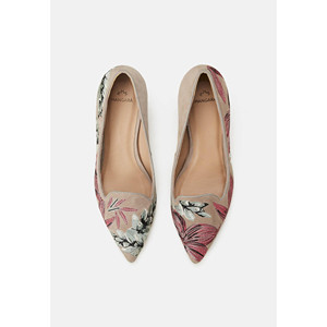 Pumps en daim gris brodés, style talon chaton - Product Image 4