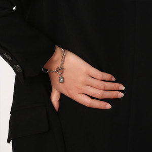 สร้อยข้อมือและกำไลข้อมือแฟชั่นผู้หญิง ดีไซน์หรูหรา ทำจากสแตนเลสสตีล 316L ชุบทอง 14k 18k รูปทรงแปดเหลี่ยมแบบคลิปหนีบกระดาษ - Product Image 4