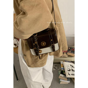 Sac à bandoulière rétro pour femme avec rivets, sac à main tendance, sacoche - Product Image 2