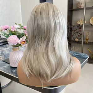 Perruque synthétique ondulée blonde ombrée avec dentelle, pré-épilée, partie libre 13x4, en fibre Futura, sans colle - Product Image 6