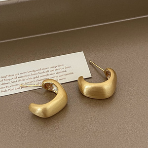 Boucles d'oreilles minimalistes en métal brossé, fermoirs d'oreilles vintage haut de gamme, boucles d'oreilles simples et originales - Product Image 4