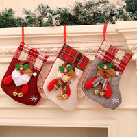 Nouveau porte-clés en peluche de style coréen transfrontalier, chaussettes longues en tissu polyester avec clochettes, sac cadeau de décoration de Noël