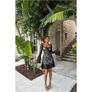 Robe de cocktail mini en dentelle noire Tatia - Product Image 4