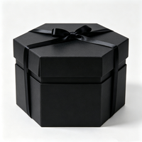 Boîte cadeau rigide hexagonale personnalisée avec couvercle et base noirs, ruban en satin, boîte en papier de luxe pour emballage de bijoux