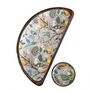 Bandeja de servir de madera esmaltada en forma de media luna con compartimento para salsa |   Tabla de Aperitivos de Doble Sección para Mesa - Product Image 1