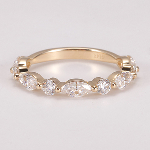 Anillo de Oro Amarillo de 14k con Diseño Nuevo, con Diamantes Moissanita de Corte Marquesa y Redondo, Anillo de Regalo - Product Image 1