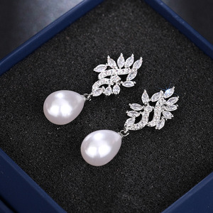 Orecchini a Goccia con Perle Simulate e Zirconi per Donne, Eleganti Gioielli di Moda con Micro Pavé - Product Image 5