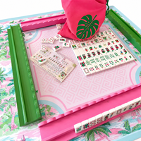 Juego de Mahjong Portátil Plegable de Acrílico Rosa y Verde Haoleku, Diseño Clásico Americano Tropical con Iconos de Loro de la Selva, Flor de Hibisco y Conchas