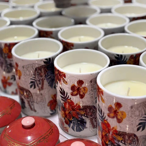 เทียนถั่วเหลืองคุณภาพสูงพร้อมโถเซรามิกทำด้วยมือน้ำมันหอมระเหยของขวัญผ่อนคลายสำหรับบ้านสปาวันหยุดหรือบาร์-ขายส่ง - Product Image 1