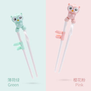 Palillos de entrenamiento para bebés con diseño de búho, palillos de aprendizaje de plástico para niños de 1 a 2 años, estilo recto en rosa y verde. - Product Image 3