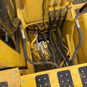 Excavatrice Komatsu PC220-8 d'occasion, 22 tonnes, chenilles, avec 20 tonnes PC200 et PC240, composants clés : moteur, boîte de vitesses, pompe - Product Image 6