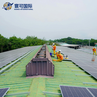 Structure de support de panneau solaire durable conçue pour les systèmes photovoltaïques sur toits métalliques industriels