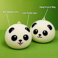 Lot de 4 jouets squishy Panda, blanc crème et noir, avec visages mignons et langue sortie, avec boucle de suspension