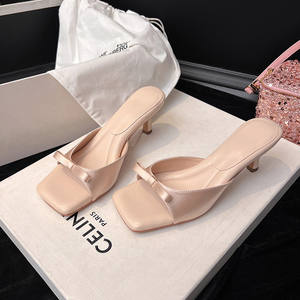 Шлепанцы из атласа с квадратным носком - Product Image 1