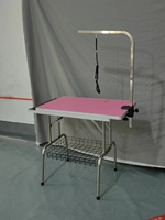 Table de toilettage pliable pour animaux de compagnie avec plateau antidérapant, table de beauté portable pour chien avec bras réglable et panier en maille
