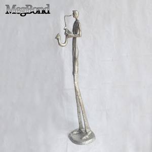 Grande figurine abstraite de saxophoniste musicien en bronze moulé d'aluminium pour musiciens et mélomanes - Product Image 4