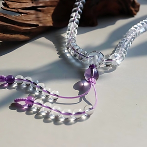 Mala di Perle di Cristallo Bianco, Rosario Buddista con 108 Perle di Ametista e Quarzo, Nappa Etnica e Spirituale - Product Image 4
