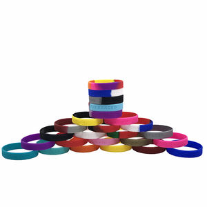 Pulseras de silicona lisas de color personalizado Pulseras en relieve con logotipo personalizado Cantidad ilimitada Pulsera de silicona para equipo de fútbol - Product Image 1