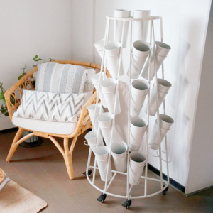 Support de plantes d'intérieur en métal à vente directe, grand présentoir à fleurs multi-niveaux à 5 étages avec roulettes - Product Image 1