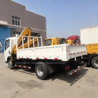 Camion grue SINOTRUK HOWO 4x2, moteur Weichai 116 CV, grue à flèche pliante hydraulique de 3,2 tonnes, boîte de vitesses, roulement Euro 3