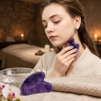 Outil de massage Gua Sha en forme de cœur violet naturel, planche de raclage facial Modèle JF26-059Purple CN pour le soulagement du stress et la réduction des gonflements